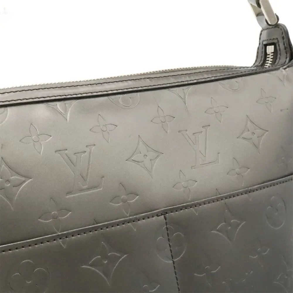 Louis Vuitton delivery duty